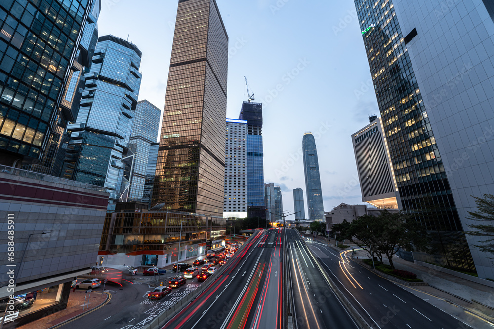 Obraz premium busy traffic road in hong kong china