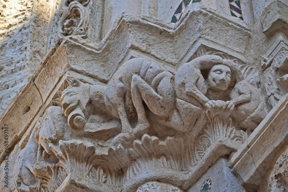 Fano, sculture del portale della Cattedrale di Santa Maria Assunta - Ancona, Marche