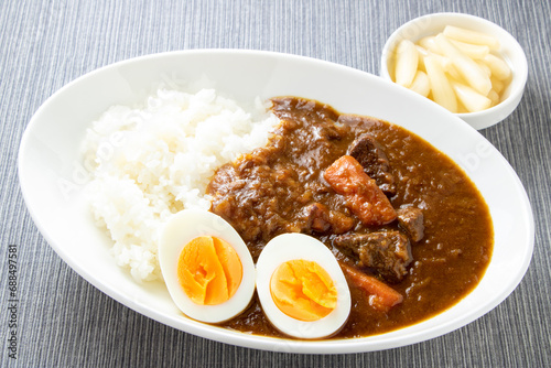 カレーライス(ゆで卵トッピング)。 