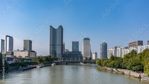 Urban landscape on both sides of the Hangzhou Grand Canal © 昊 周