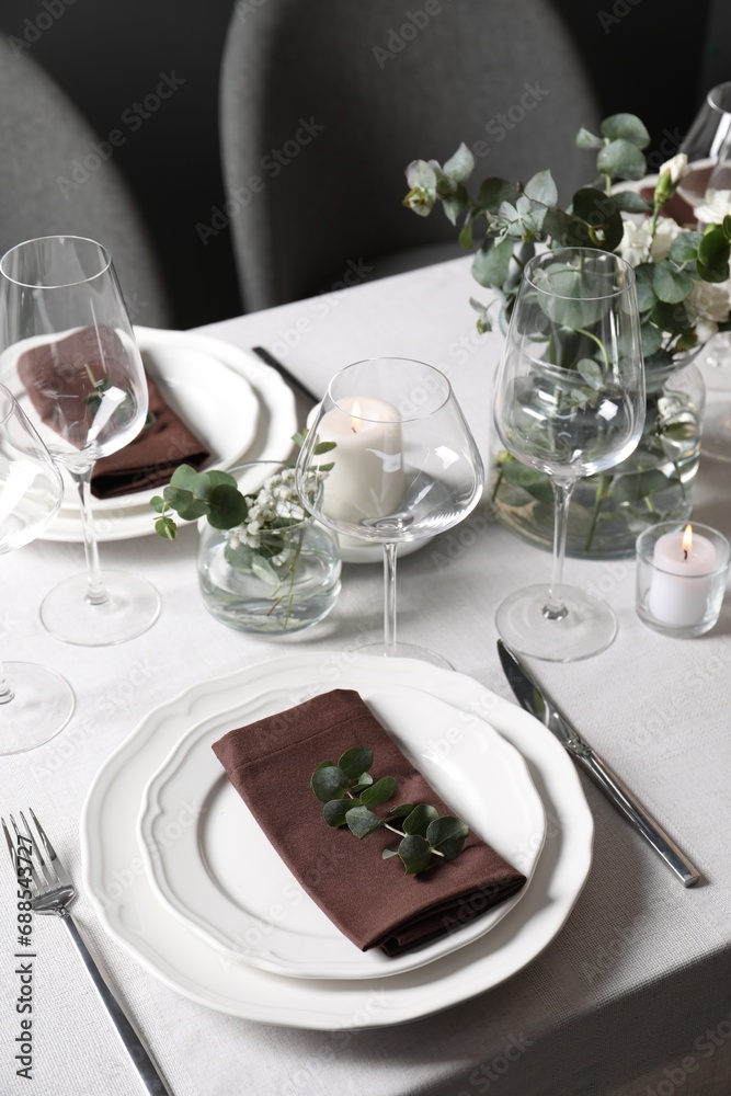 Fototapeta premium Beautiful table setting with silverware and floral decor