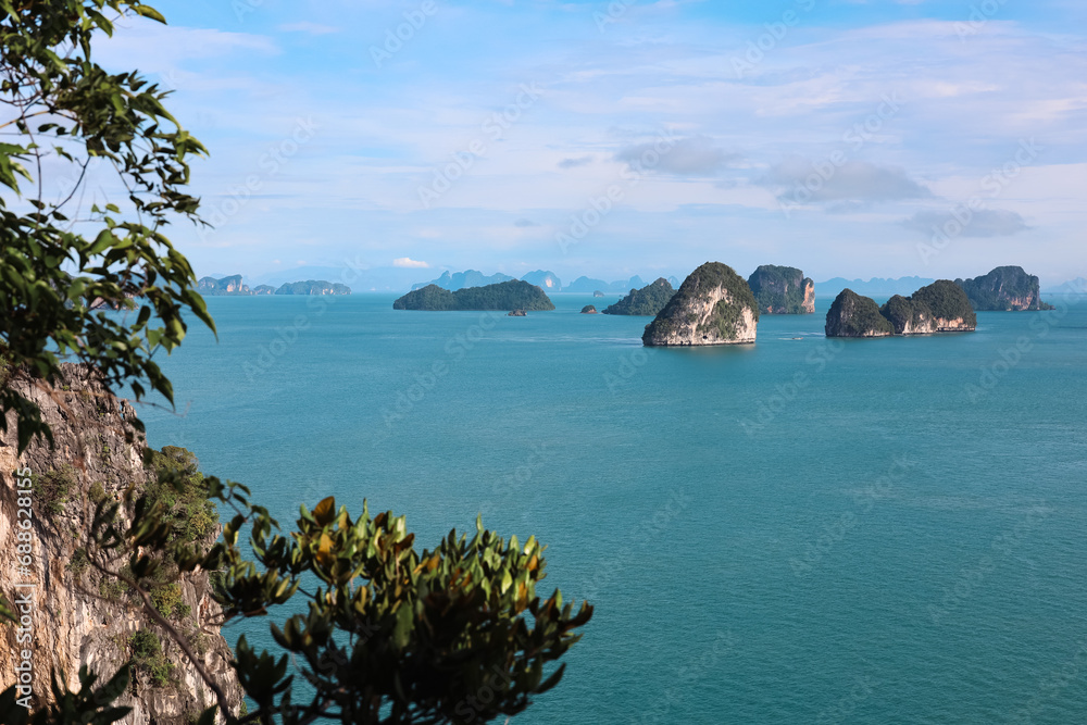 Fototapeta premium Viewpoint on Koh Hong island with scenery view 360 degree to islands at Krabi province of Thailand. Sea landscape of national park Than Bok Khorani
