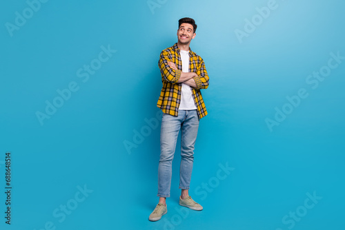 Full length photo of businessman crossed arms look empty space brainstorming looking opponents company isolated on blue color background © deagreez