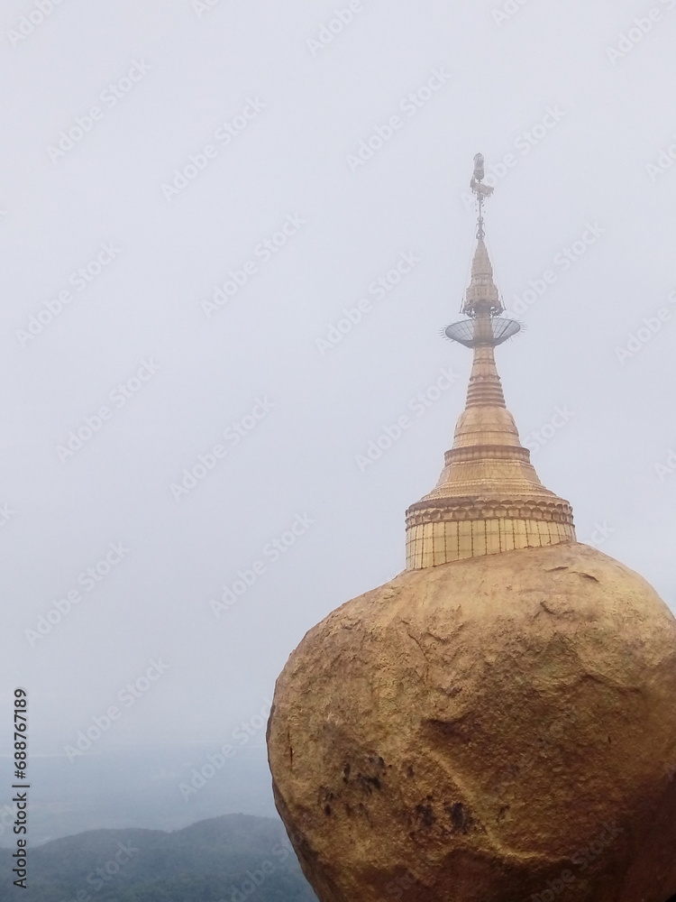 Fototapeta premium Golden Rock