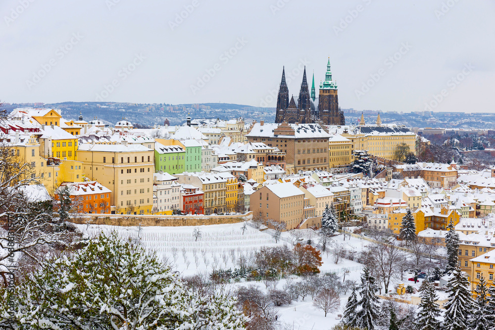 Obraz premium Snowy Prague City with gothic Castle from the Hill Petrin, Czech republic