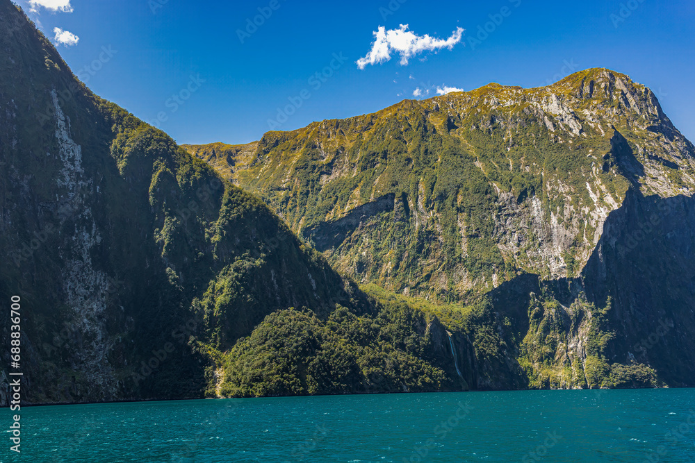Milford Sound on the South Island New Zealand - obrazy, fototapety, plakaty 