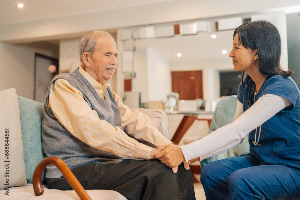 Obraz premium Tender home nurse attending an old man