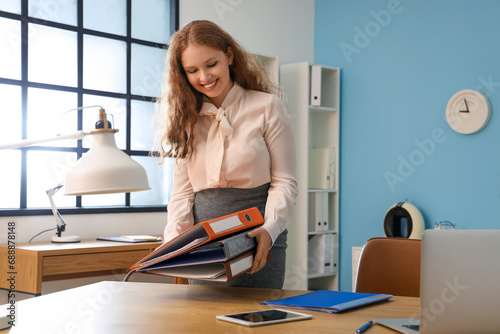 Young businesswoman with do...