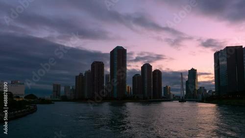 Wallpaper Mural 隅田川とタワーマンション　タイムラプス　日没から夜景 Torontodigital.ca