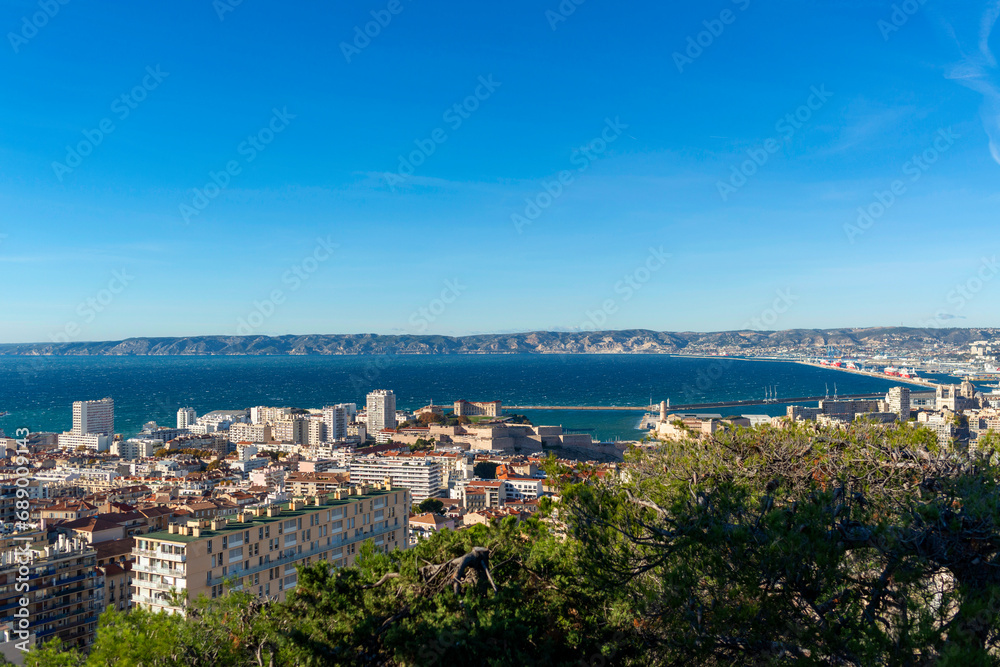 Vue panoramique de la ville de Marseille et la mer méditerranée, 