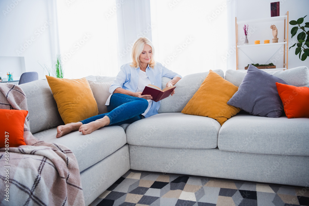 Photo portrait of charming retired woman sit sofa reading book have rest enjoy weekend stylish home decor living room modern apartment Photo portrait of charming retired woman sit sofa reading book have rest enjoy weekend stylish home decor living room modern apartment