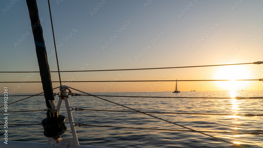 Yacht sail in the Jeju ocean at sunset, South Korea / 제주 바다 위 요트에서 바라본 석양