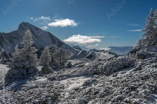 Paysage des Bauges en hiver , vue sur le Mont Colombier
