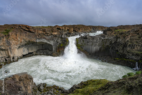 Wasserfall Aldeyarfoss im Sommer in Island