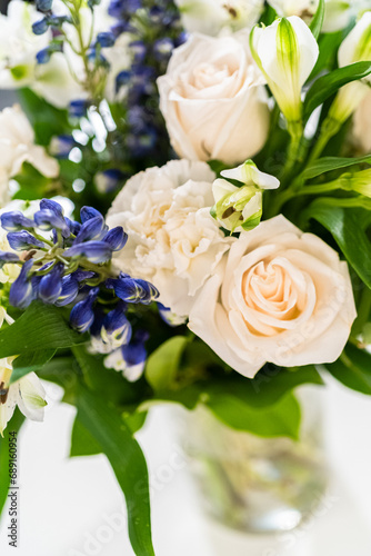 Elegant White Rose Bouquet Adorns a Beautiful Vase