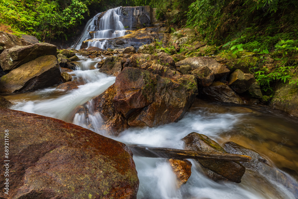 Fototapeta premium Mae Ramoeng waterfall, Beautiful waterfall in Mae Moei national Park, Tak province, ThaiLand.