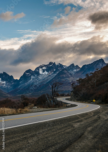 Highway crossing moutains landscape, tierra del fuego, argentina © danflcreativo