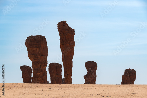 Paisaje marciano en el desierto de Ennedi, Chad photo