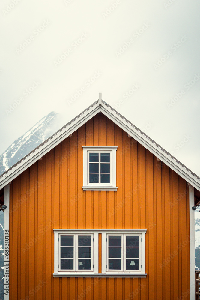 Einsames Haus auf den Lofoten