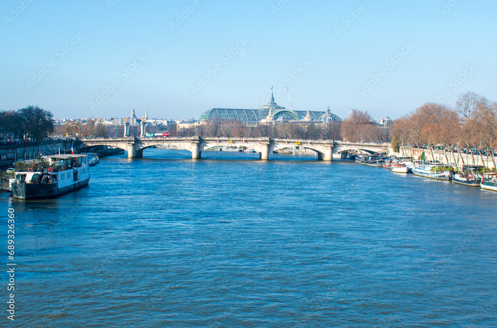Le Grand palais depuis la Seine, Paris, France