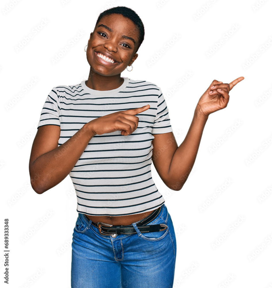 Foto Young african american woman wearing casual clothes smiling and looking at the camera pointing with two hands and fingers to the side