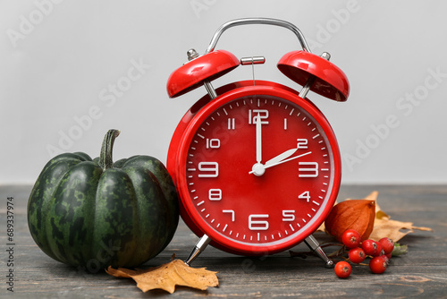 Alarm clock with autumn lea...