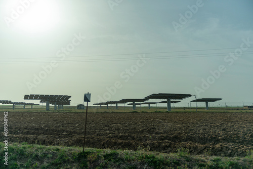 huerto solar placas solares en medio del campo de castilla salamanca energia solar