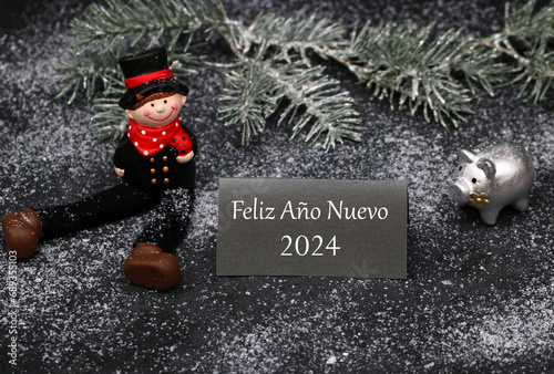 Feliz Año Nuevo 2024: Deshollinador con un cerdo de la suerte y una tarjeta de felicitación por el Año Nuevo 2024 photo
