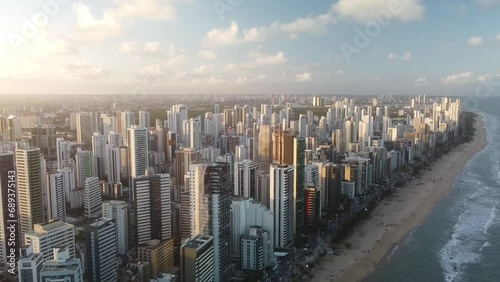 Vue aérienne panoramique de Recife avec la plage au couché de soleil, Pina, Boa Viagem, Jaboatão dos Guararapes, Brésil
 photo