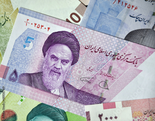 unos billetes actuales de Iran photo