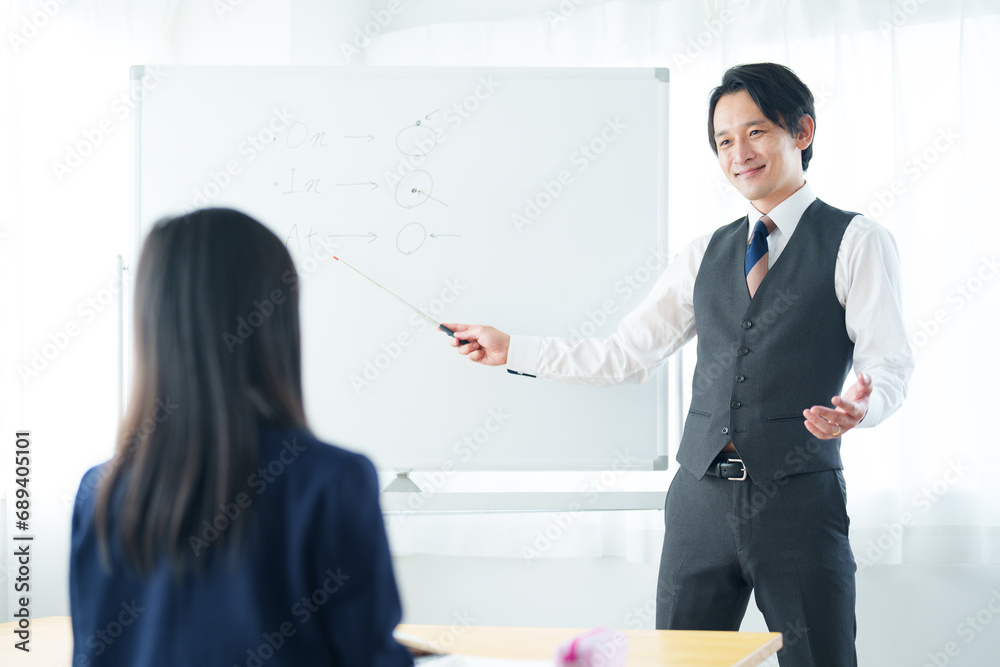 女の子に勉強を教える先生 女の子に勉強を教える先生