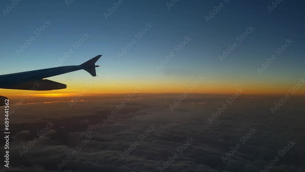 Flight and sunset - When the wing of the plane plays with the setting sun Flight and sunset - When the wing of the plane plays with the setting sun