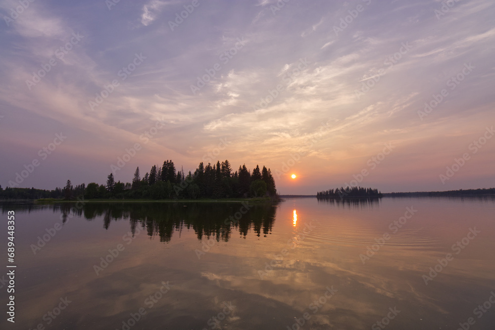 Obraz premium A Beautiful Sunset at Elk Island National Park