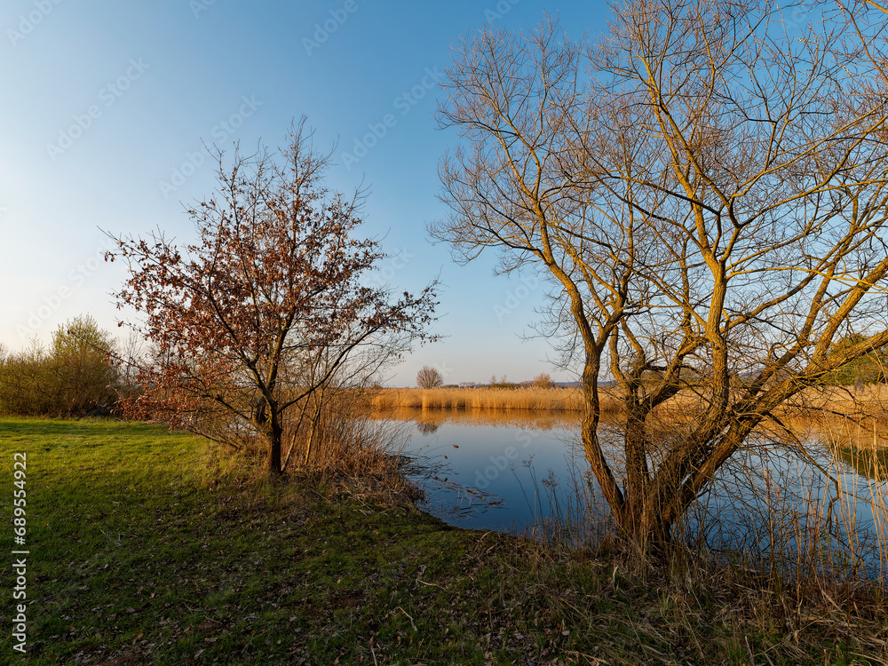 Großer Wörthsee und Sichelsee im Naturschutzgebiet Mainaue bei Augsfeld, Stadt Haßfurt, Landkreis Hassberge, Unterfranken, Franken, Bayern, Deutschland Großer Wörthsee und Sichelsee im Naturschutzgebiet Mainaue bei Augsfeld, Stadt Haßfurt, Landkreis Hassberge, Unterfranken, Franken, Bayern, Deutschland