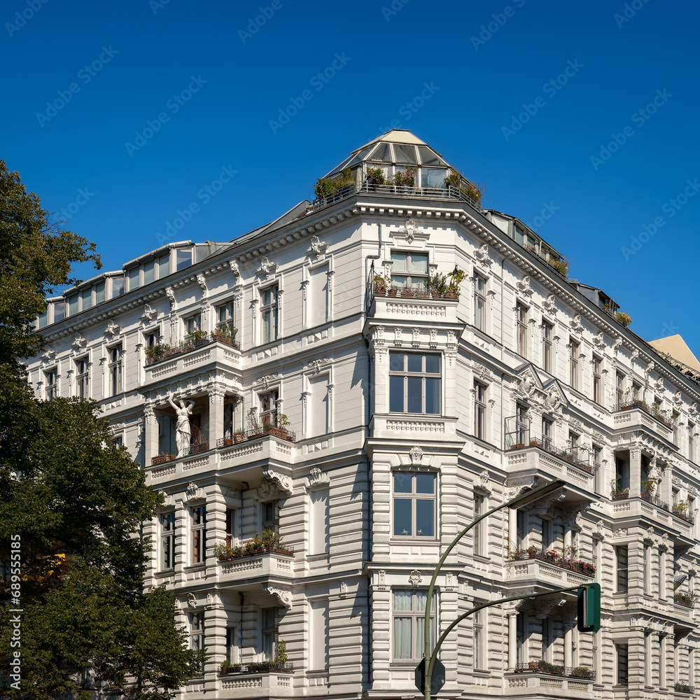 Denkmalgeschützte bürgerliche Prachtarchitektur in Berlin-Charlottenburg, Fassade zur Windscheidstrasse