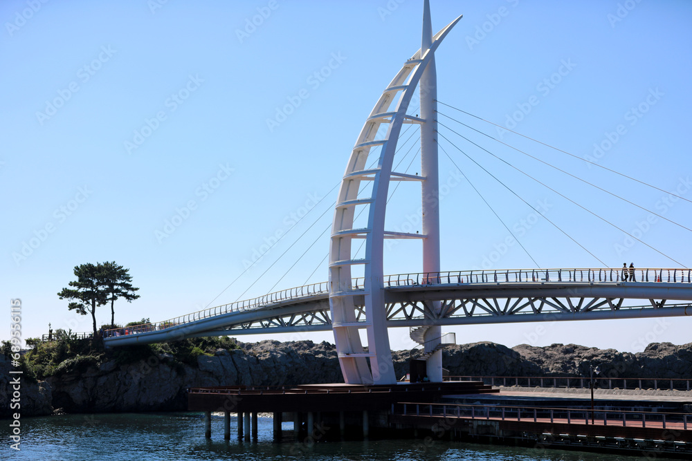 Obraz premium 대한민국의 유명한 관광명소인 서귀포 해안의 아름다운 풍경이다.