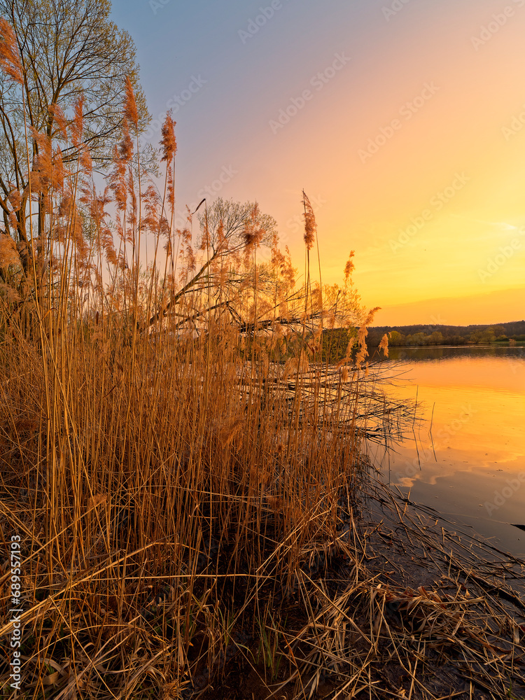 Großer Wörthsee und Sichelsee im Naturschutzgebiet Mainaue bei Augsfeld, Stadt Haßfurt, Landkreis Hassberge, Unterfranken, Franken, Bayern, Deutschland Großer Wörthsee und Sichelsee im Naturschutzgebiet Mainaue bei Augsfeld, Stadt Haßfurt, Landkreis Hassberge, Unterfranken, Franken, Bayern, Deutschland