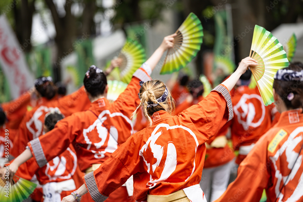 Naklejka premium 仙台青葉まつり すずめ踊り大流し