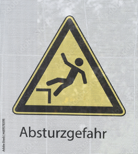 Gelbes Warnschild Absturzgefahr, Deutschland