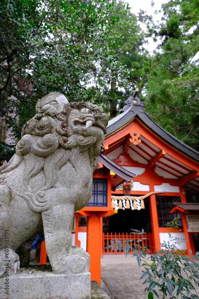 Fototapeta premium Stone Lion Statue at Japanese Shrine