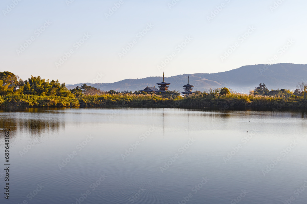 西ノ京、大池から見た若草山方面の風景