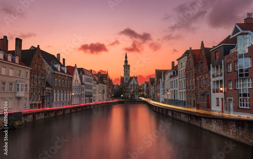 Symmetric long exposure in Bruges canals