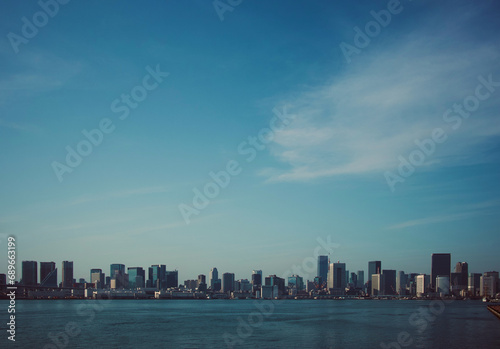 都会のビル群の水平線 © Takeshi Hagihara