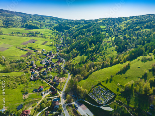 Fototapeta Naklejka Na Ścianę i Meble -  Lot nad Żegiestowem wiosną. Wiosenne Beskidy.