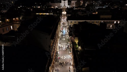 La strada dello shopping nel centro di Roma, Italia, via dei Condotti.
Vista aerea con le luci di Natale. Sullo sfondo Piazza di Spagna e la scalinata di Trinità dei Monti. photo