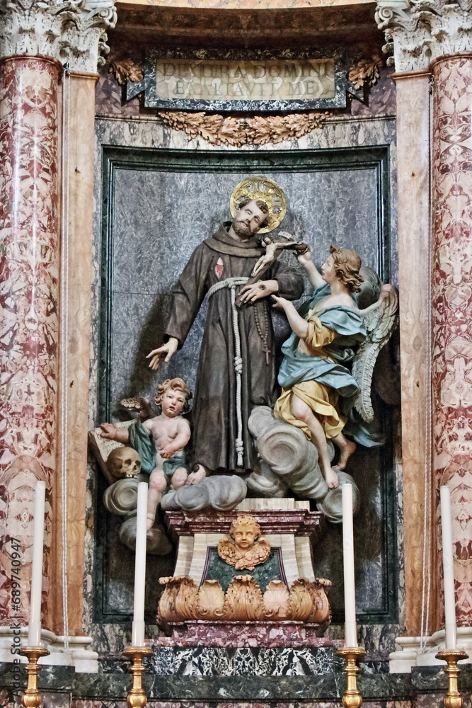 Interni della Chiesa di San Francesco a Ripa a Roma Trastevere