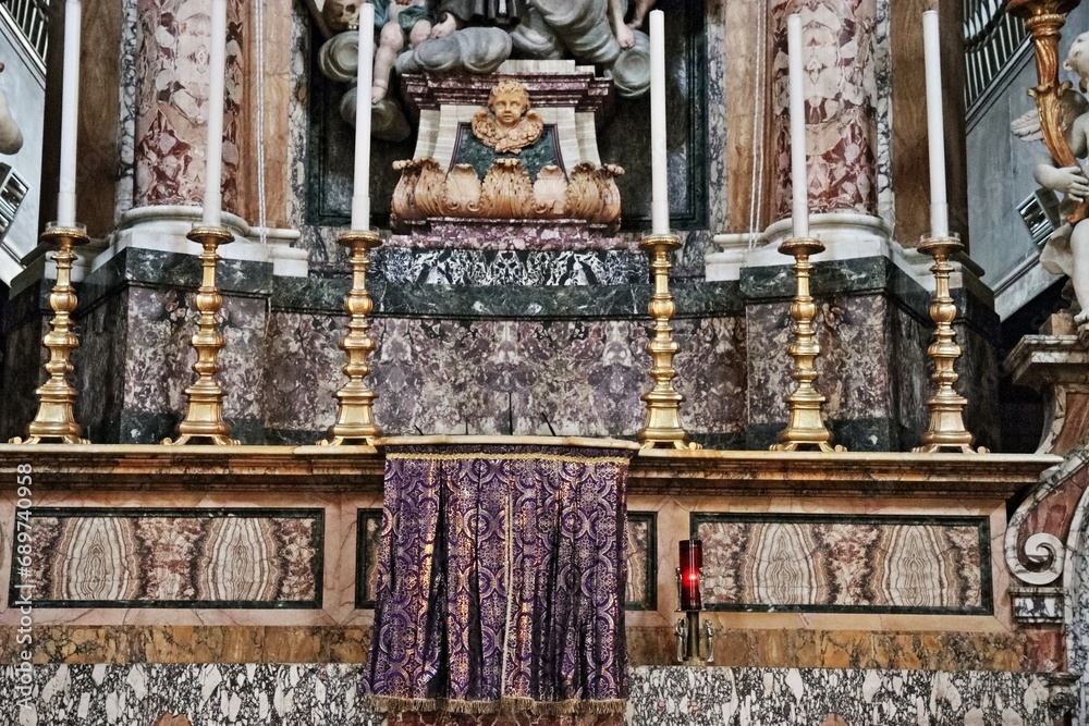 Interni della Chiesa di San Francesco a Ripa a Roma Trastevere Stock ...