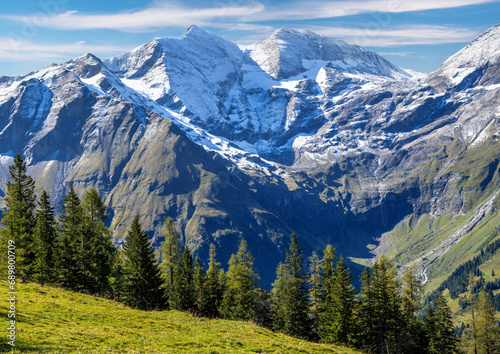 Fototapeta Naklejka Na Ścianę i Meble -  High Tauern mountain range in Austria