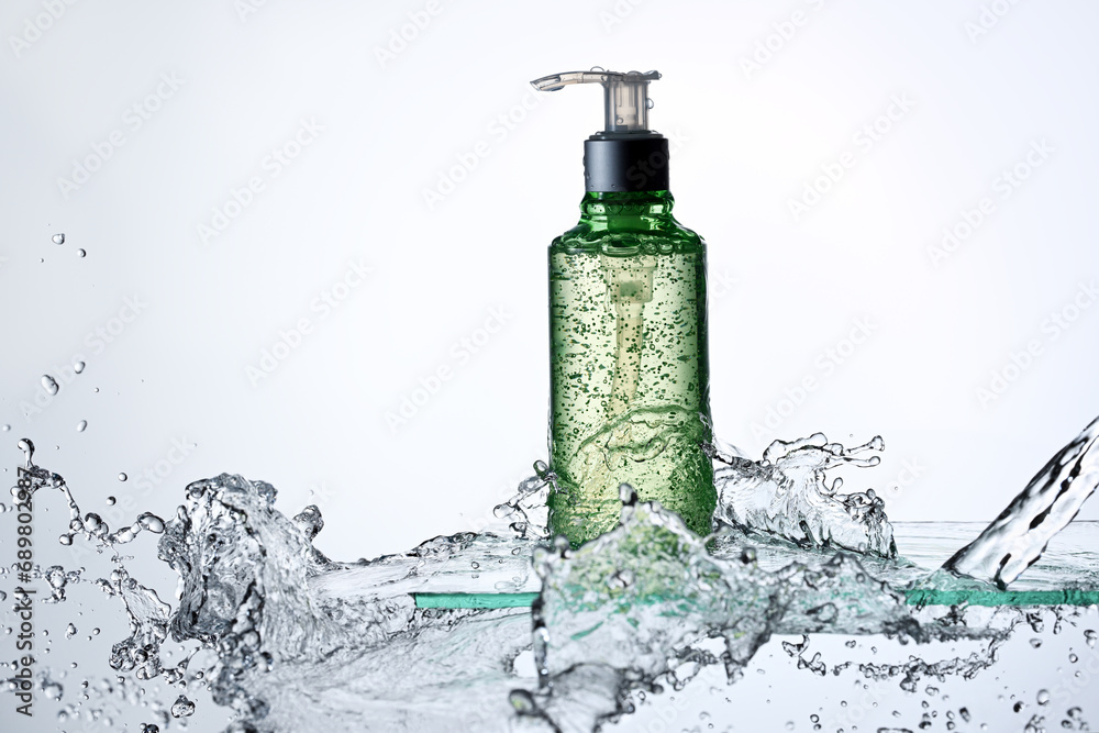 Cleansing gel with splashing water Cleansing gel with splashing water