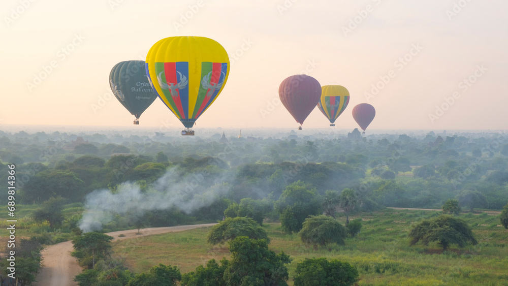 Obraz premium Hot Air Baloons Over Bagan, Myanmar